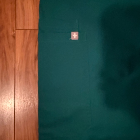 π©Ίπ₯π² FIGS Kade Cargo Scrub Pants - Evergreen (Size L / Regular) - Picture 2 of 11